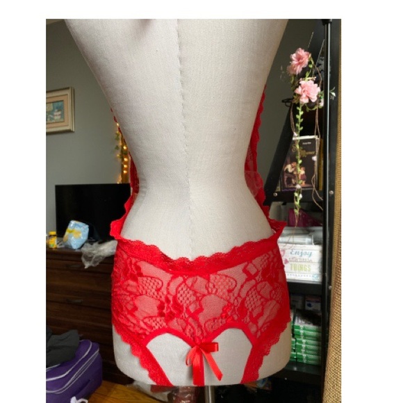 Seductive red lace bosysuit (S/M) - Picture 4 of 6